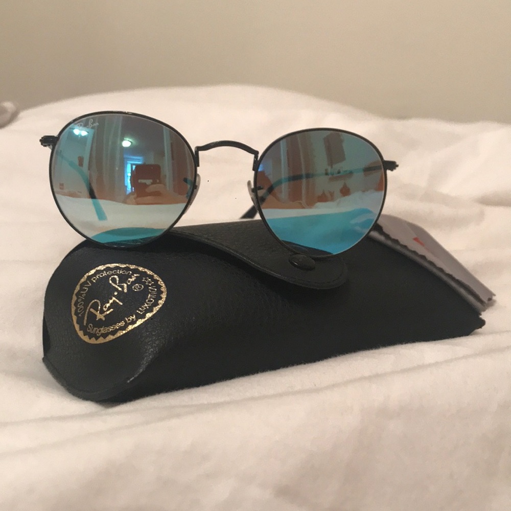 Ray-Ban Round Metal Sunglasses Light Blue Lenses